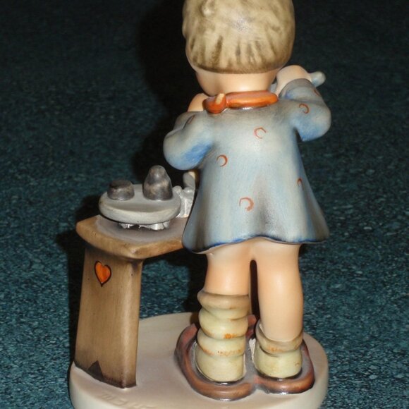 "A Fair Measure" Goebel Hummel Figurine #345 TMK5 ULTRA RARE EYES OPEN VERSION! - Picture 5 of 9